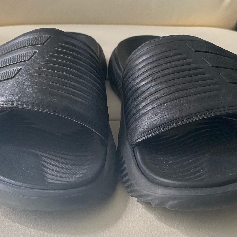 Adidas Black Sandals with Ribbed Strap for Poolside Comfort